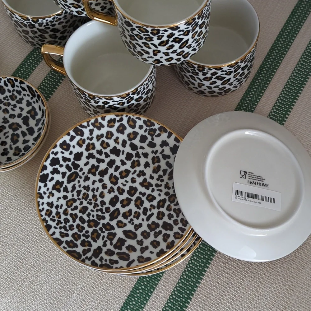 Leopard Tea Set With Gold Rim - Picture 3 of 7
